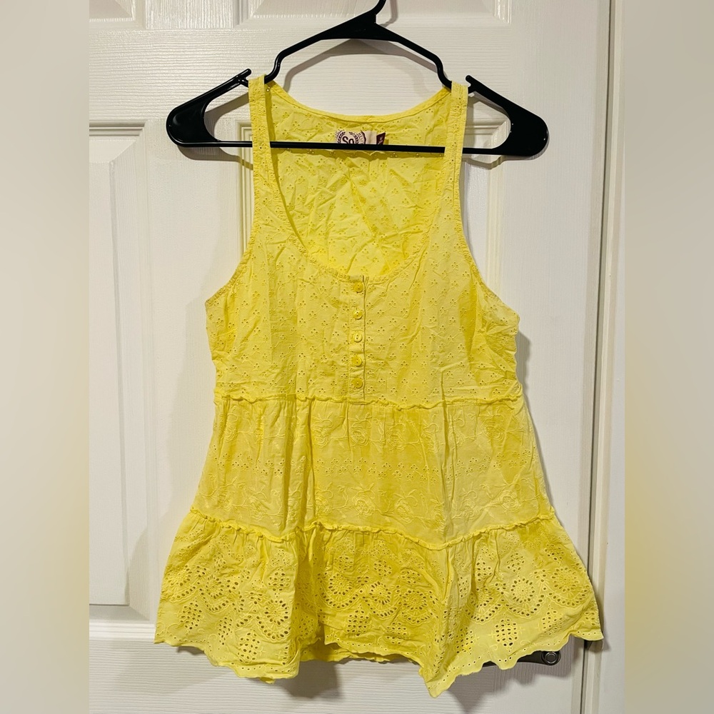 SO tank top blouse .Flower pattern lace .Great condition size M